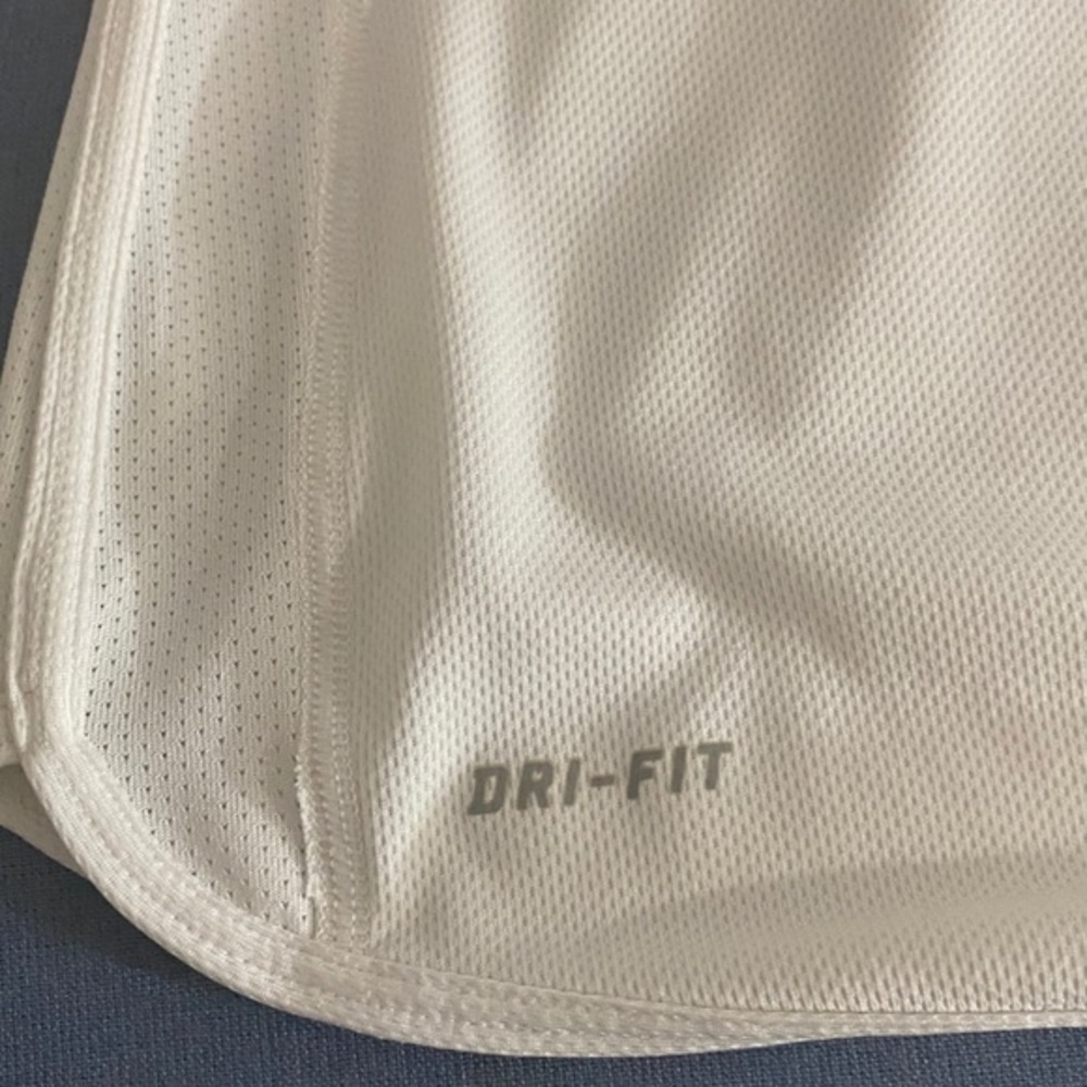 Nike Dri-FIT White Mesh Tank Top Size M Athletic Workout Top - Picture 9 of 11